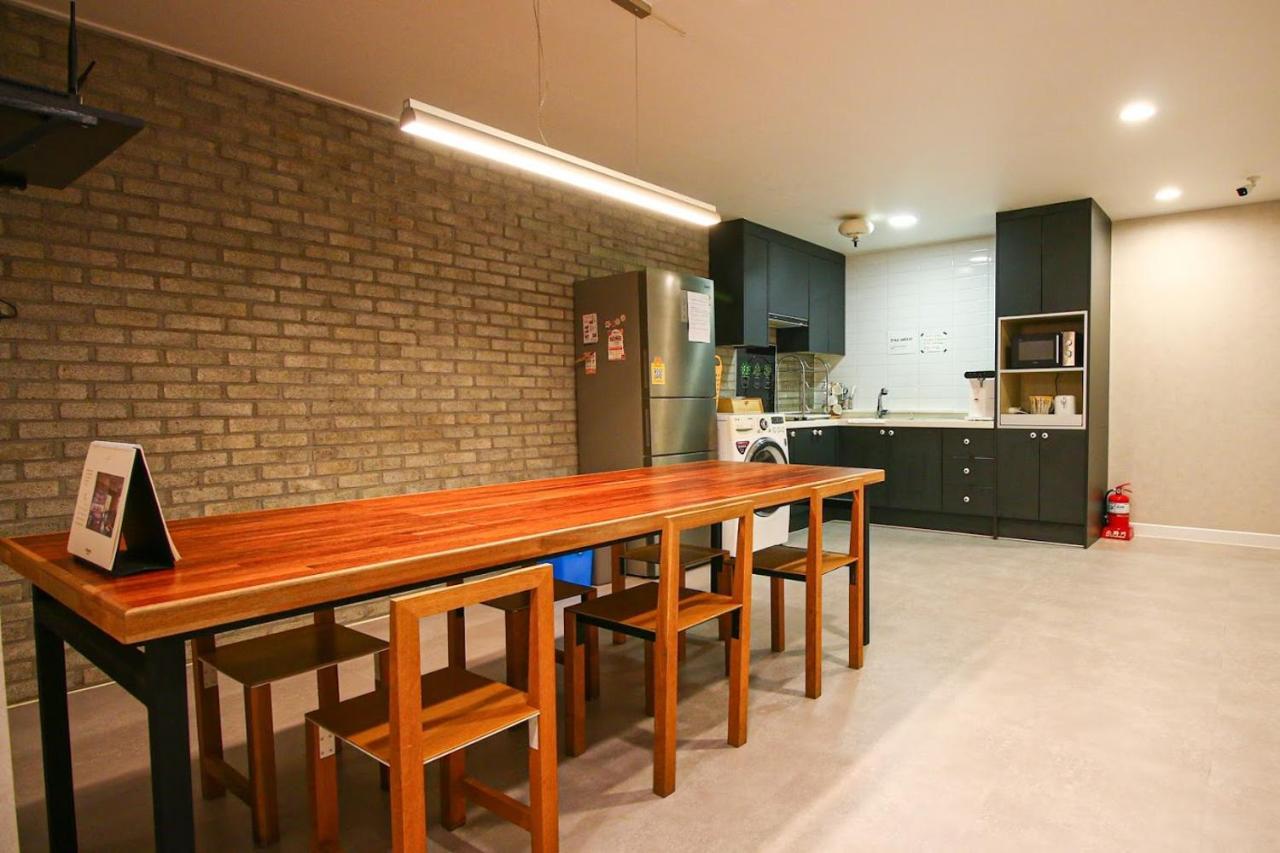 Lighthouse Guesthouse Мокпо Экстерьер фото
