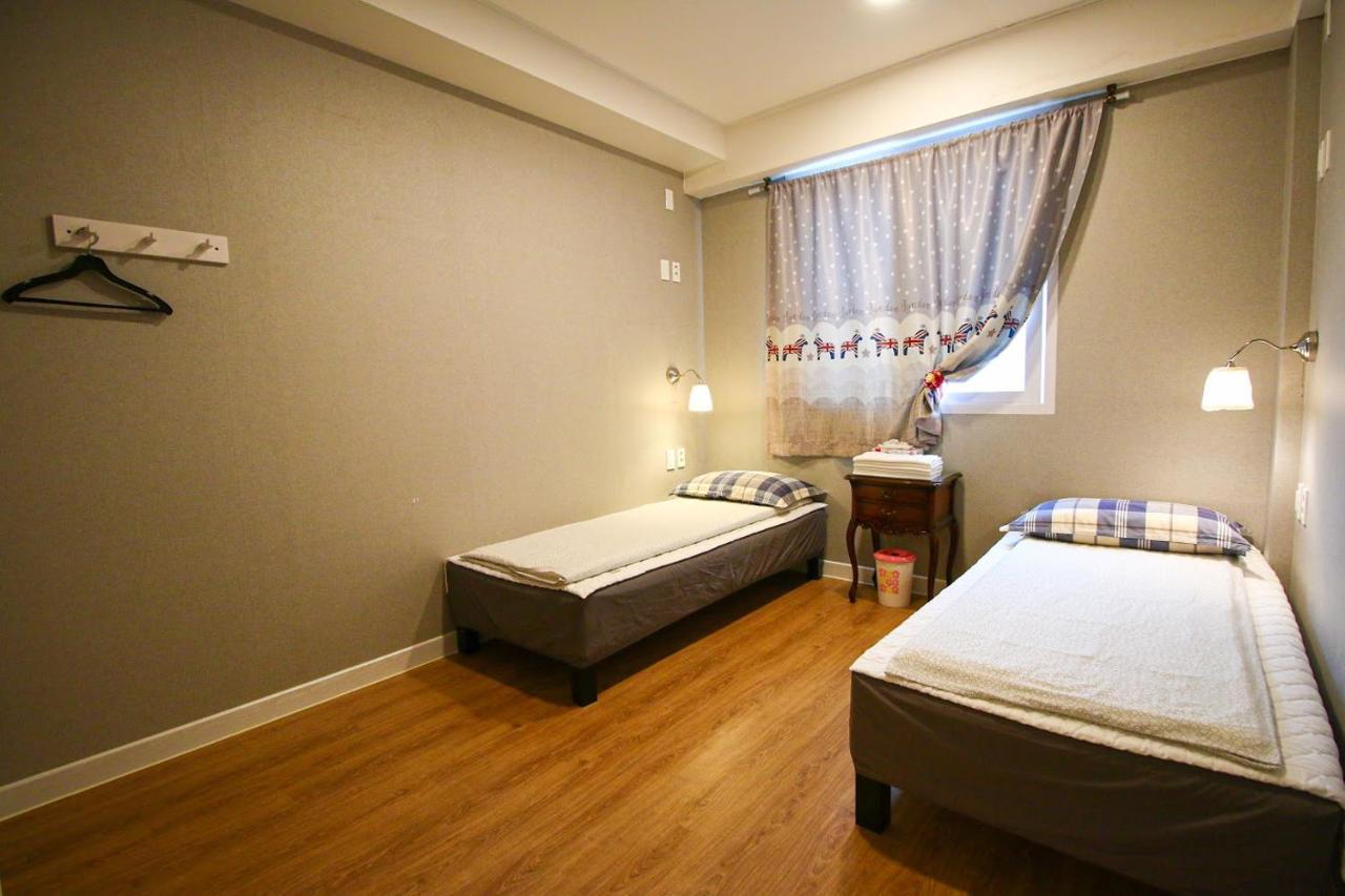 Lighthouse Guesthouse Мокпо Экстерьер фото